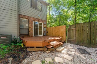 30 Willowwood Cir in Spring, TX - Foto de edificio - Building Photo