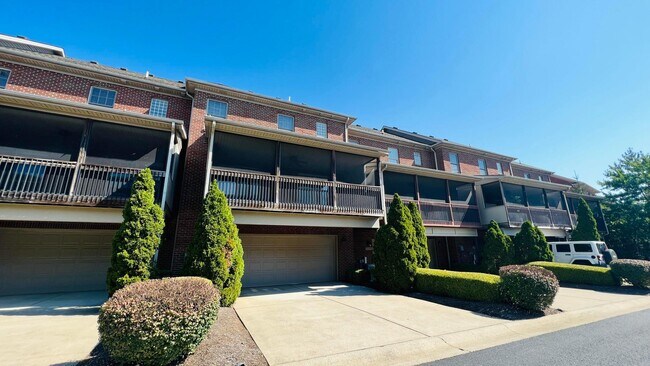 3305 Beaumont Centre Cir in Lexington, KY - Building Photo - Building Photo
