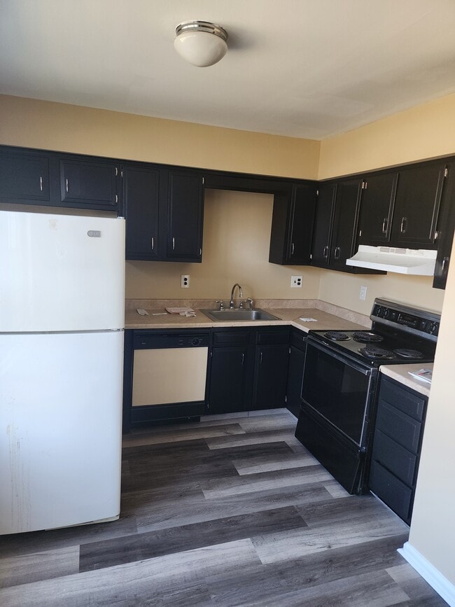 9 Hampton Gate Dr, Unit AptB in Sicklerville, NJ - Foto de edificio - Building Photo