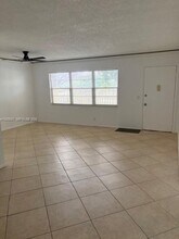 13455 SW 9th Ct in Pembroke Pines, FL - Foto de edificio - Building Photo