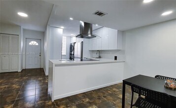 1655 NE 115th St in Miami, FL - Building Photo - Building Photo