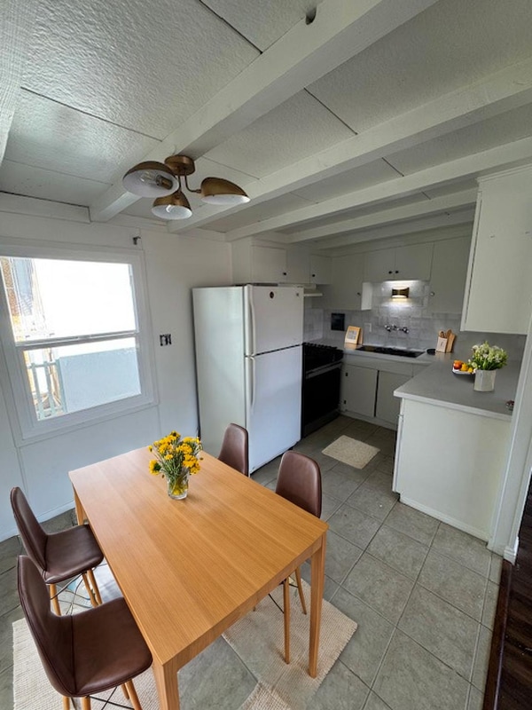 320 7th St, Unit 7 in Seal Beach, CA - Building Photo - Building Photo