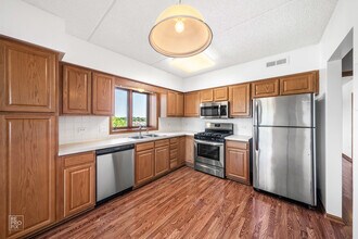 5555 N Cumberland Ave in Chicago, IL - Building Photo - Building Photo