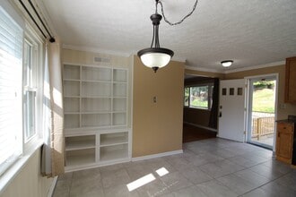 101 E Magnolia Ln in Oak Ridge, TN - Building Photo - Building Photo