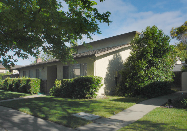 735 W Valley Dr in Campbell, CA - Foto de edificio - Building Photo