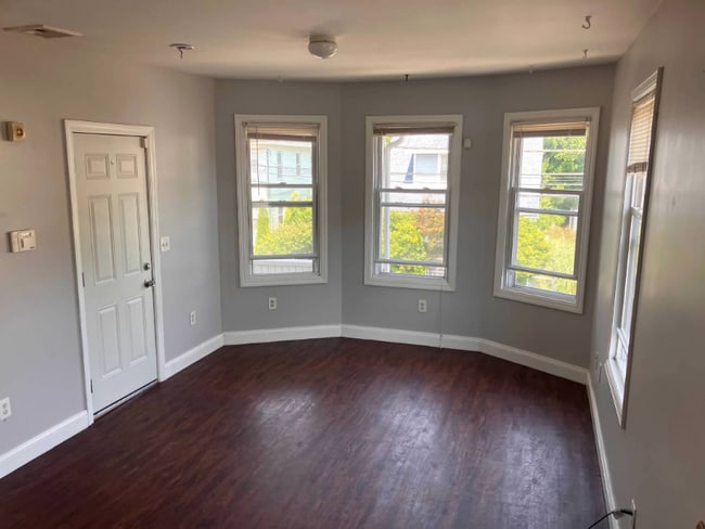 69 Bennett St in Bridgeport, CT - Foto de edificio - Building Photo