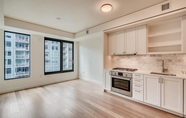 1750 Wewatta St, Unit 1105 in Denver, CO - Building Photo - Building Photo