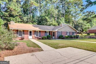 135 Belle Dr in Fayetteville, GA - Building Photo - Building Photo