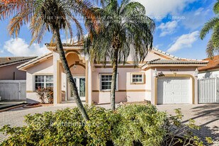 9081 NW 148th St in Miami Lakes, FL - Building Photo