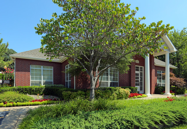 South Slope in Tulsa, OK - Foto de edificio - Building Photo