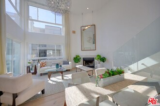 14 Reef St in Marina Del Rey, CA - Building Photo - Building Photo