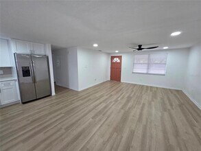 3110 John Moore Rd in Brandon, FL - Building Photo - Building Photo