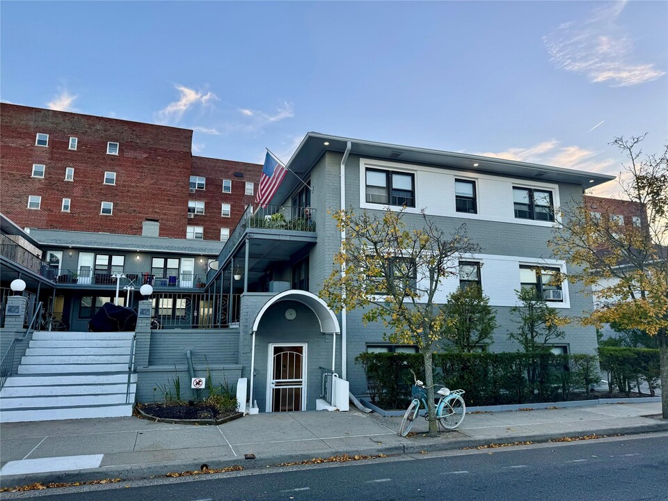 470 E Broadway in Long Beach, NY - Building Photo