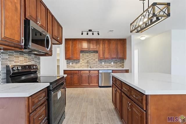 644 Magnolia Dr in La Place, LA - Building Photo