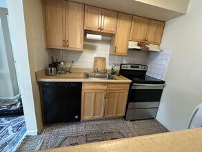 157 Franklin St, Unit A11 in Stoneham, MA - Foto de edificio - Building Photo