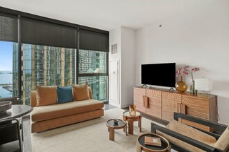 491 E Waterside Dr in Chicago, IL - Building Photo - Building Photo