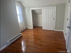 117 Roosevelt Ave in Islip, NY - Foto de edificio - Building Photo