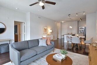 4999 Post Oak Timber Dr in Houston, TX - Building Photo - Building Photo