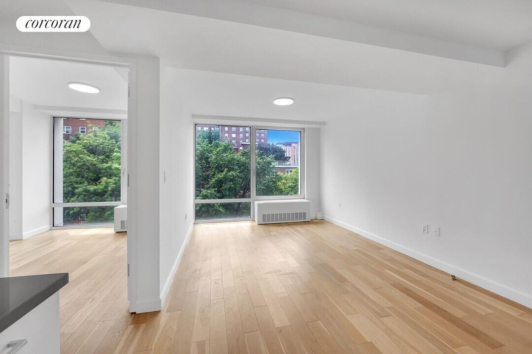 111 E 115th St in New York, NY - Building Photo
