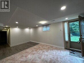 365 Meegan Ct in Newmarket, ON - Building Photo - Building Photo