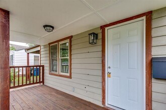 516 E Rickenbacker Dr in Midwest City, OK - Building Photo - Building Photo