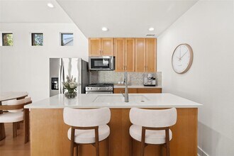 2410 Sharon Ln in Austin, TX - Building Photo - Building Photo