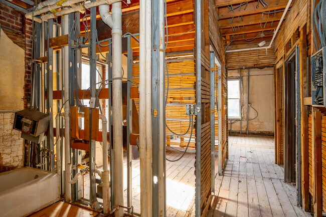 146 Glenwood Ave in Jersey City, NJ - Foto de edificio - Interior Photo