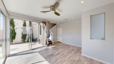 1946 Vitae Pl in Costa Mesa, CA - Building Photo - Building Photo