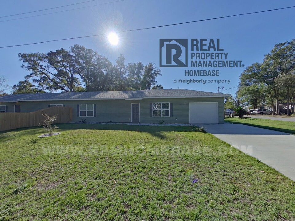 452 Amos St in Crestview, FL - Building Photo