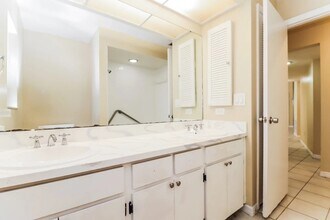 2997 Farnham Way in Clearwater, FL - Building Photo - Building Photo