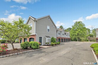201 Mayfield Dr in Trumbull, CT - Building Photo - Building Photo