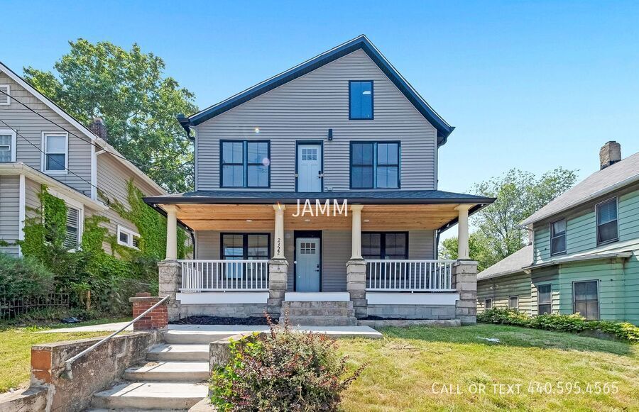 2322 Scranton Rd in Cleveland, OH - Building Photo