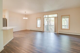 Eighth Street Manor in Fargo, ND - Building Photo - Building Photo