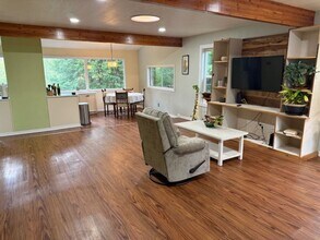 845 E 1st St in Coquille, OR - Building Photo - Building Photo