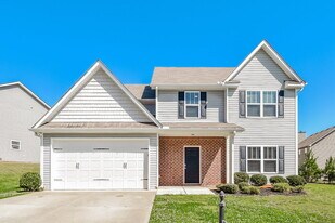 643 Fieldcrest Dr in Dallas, GA - Building Photo