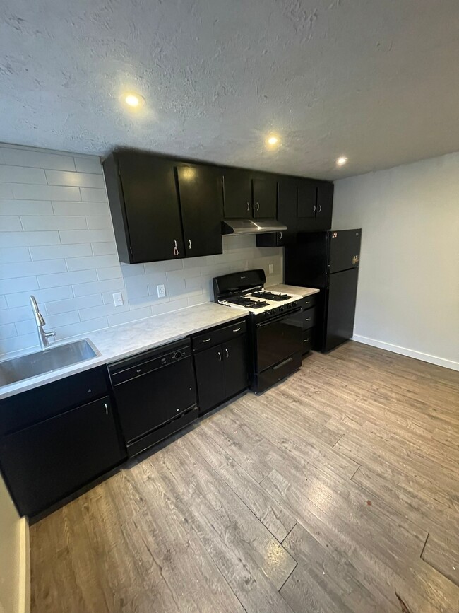 837 Coast Ave in Pittsburgh, PA - Building Photo - Building Photo