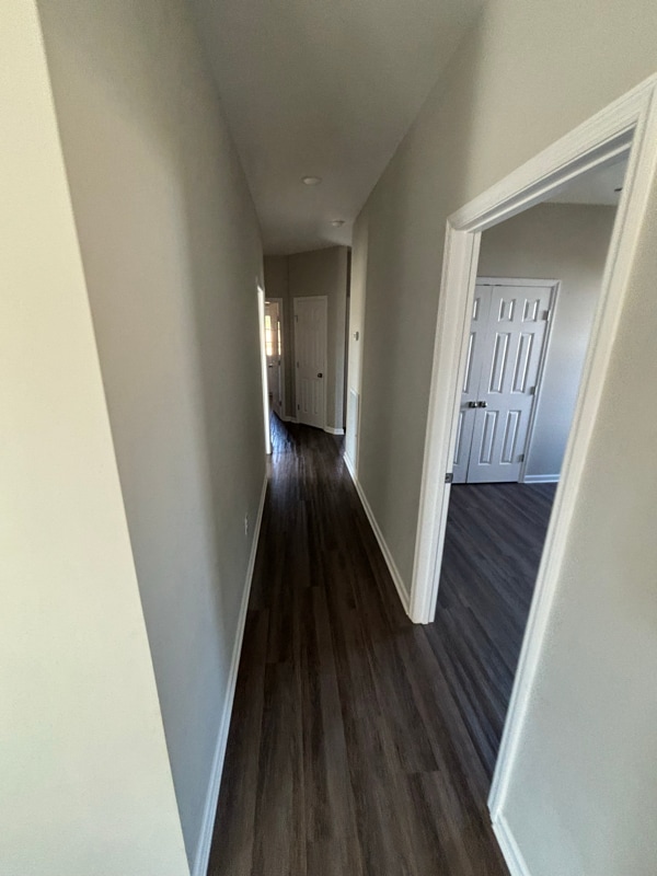 221 Cherokee Dr in Lafayette, TN - Foto de edificio - Building Photo