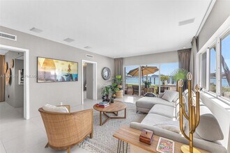 1130 Venetian Way in Miami Beach, FL - Building Photo - Building Photo