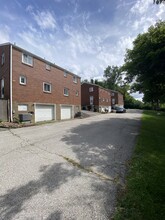 28 Dorsey St, Unit 1 in Bridgeville, PA - Foto de edificio - Building Photo