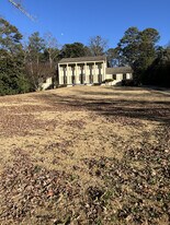 6035 Riverside Dr in Atlanta, GA - Building Photo