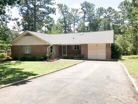300 Selkirk Trail in Southern Pines, NC - Building Photo
