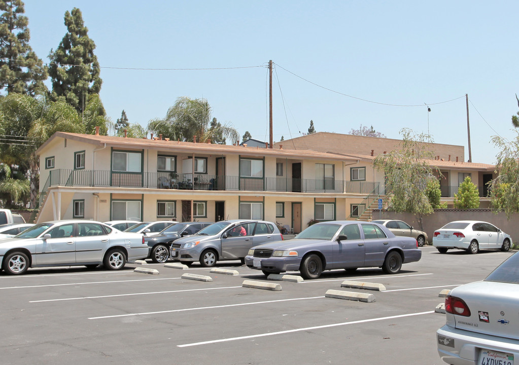 Artesian Villas in Bellflower, CA - Foto de edificio