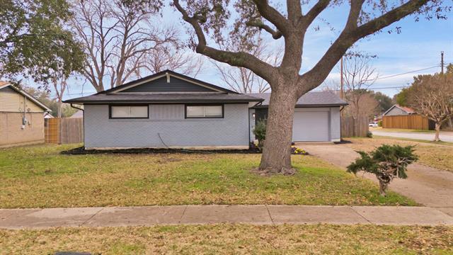13333 Challaburton Dr in Farmers Branch, TX - Building Photo - Building Photo