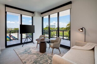 580 72nd St in Miami Beach, FL - Building Photo