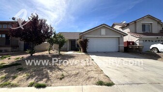 9400 Nolina Dr in Hesperia, CA - Building Photo