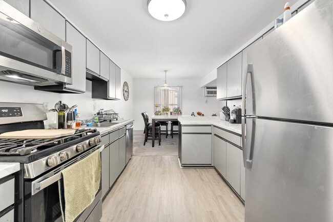 5 Riverview Ct in Secaucus, NJ - Building Photo - Building Photo