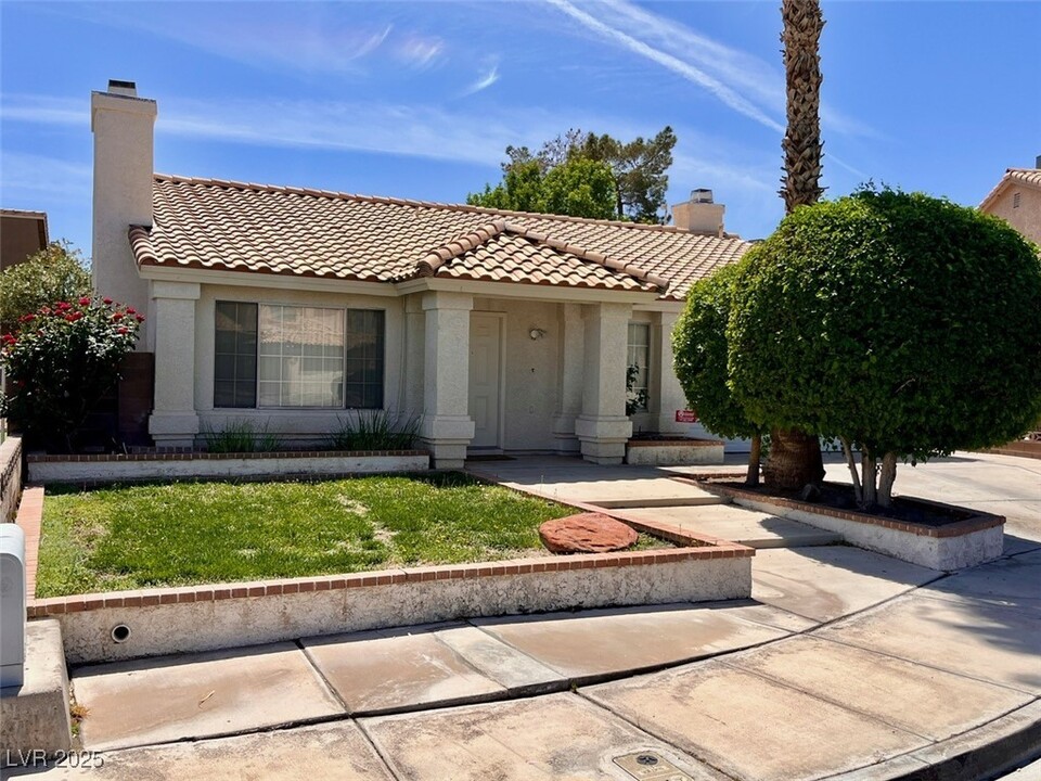 1415 Pathfinder Rd in Henderson, NV - Foto de edificio
