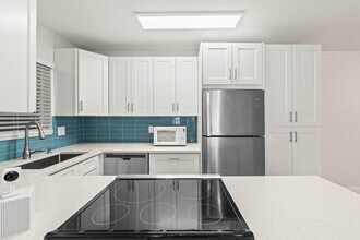 1074 NW 13th St in Boca Raton, FL - Building Photo - Building Photo