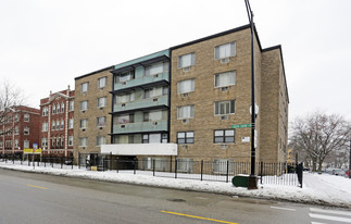 7700 South Shore Drive, Chicago, IL in Chicago, IL - Foto de edificio - Building Photo