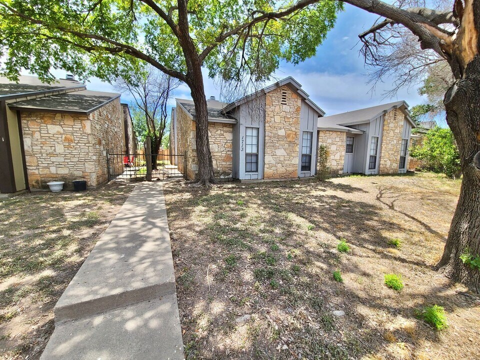 1713 Utah Ave in San Angelo, TX - Building Photo